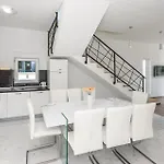 Four-bedroom In Holiday home