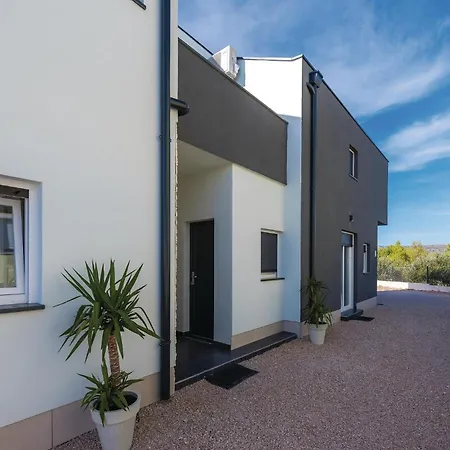 Casa vacanze Four-bedroom In Šibenik