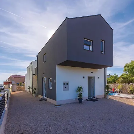Four-bedroom In Sibenik
