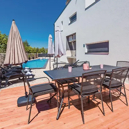 Four-bedroom In Casa vacanze