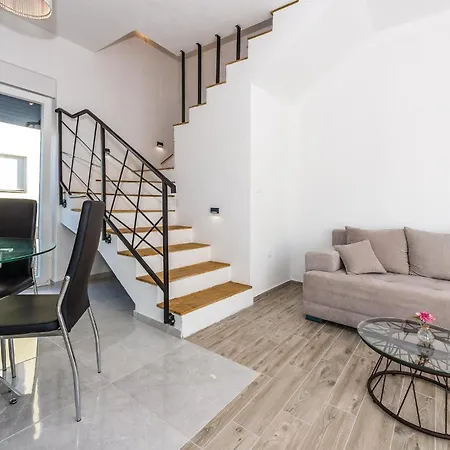 Four-bedroom In Holiday home *