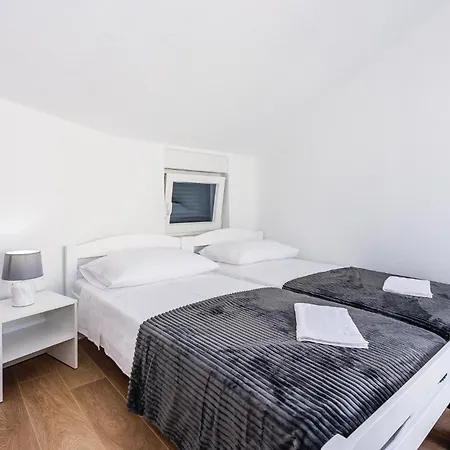 Four-bedroom In Holiday home *