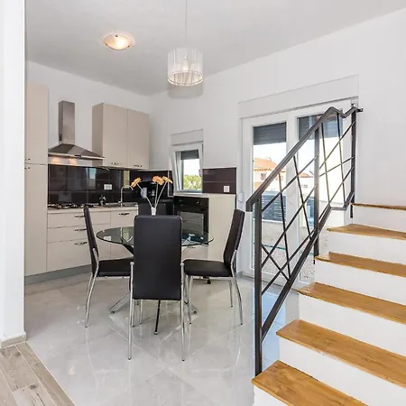 Four-bedroom In Casa vacanze *