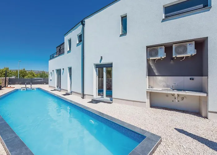 Dom wakacyjny Four-bedroom In