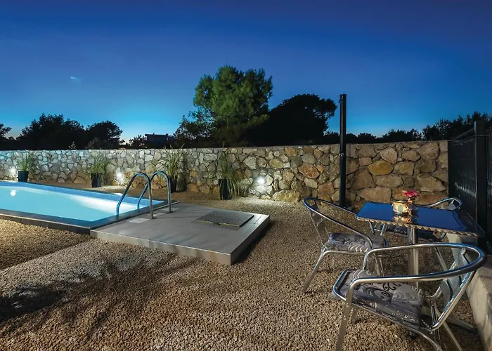 Vikendica Four-bedroom In *