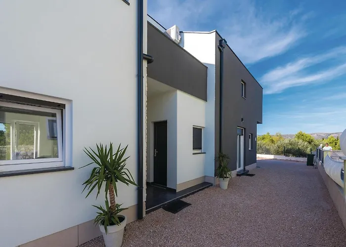 Dom wakacyjny Four-bedroom In Szybenik