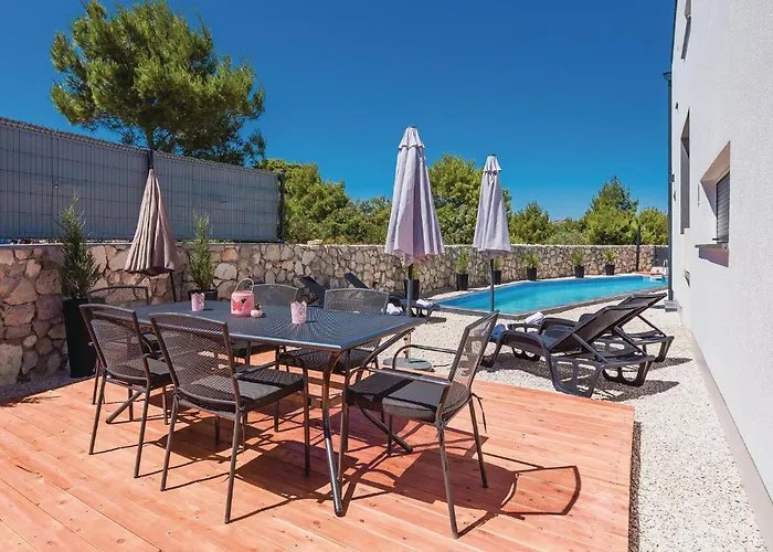 Four-bedroom In Vikendica Sibenik