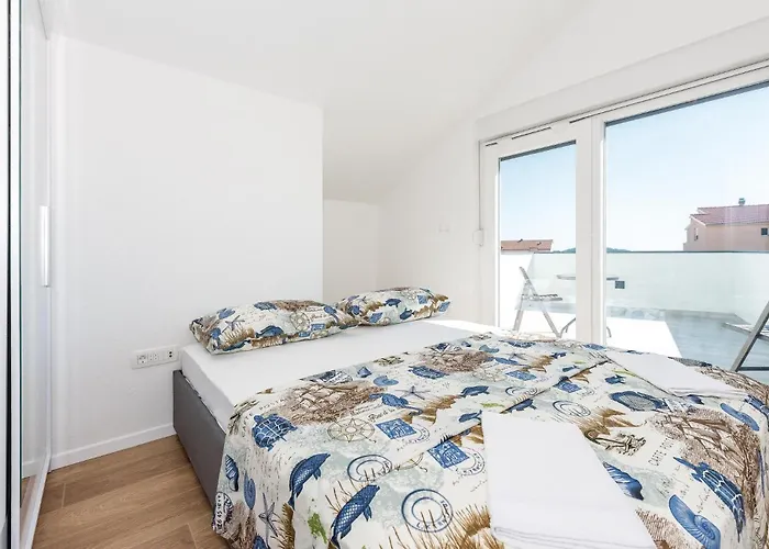 Vikendica Four-bedroom In *