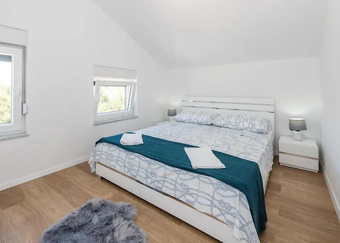 Four-bedroom In Szybenik